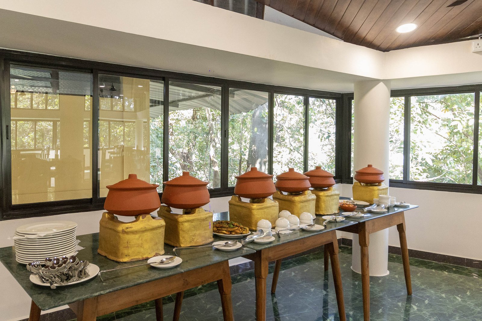 Dine at Den Restaurant